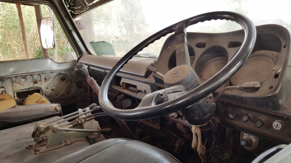 ขาย เทนเลอร์ 10 ล้อ 2 เพลา UD CW41M วางเครื่อง EM100 220 แรงม้า คัสซีสวยตลอดเส้น ต่อเหล็กบีมหน้า 8 เจาะร้อย เบรคลมดัน พาวเวอร์ ยางเต็ม ทะเบียนพร้อมโอนครับ