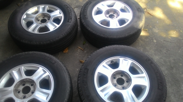 ขายแม๊กขอบ16-5รู114 พร้อมยางเก่ามิชลิน 235/70/16=3500บาท