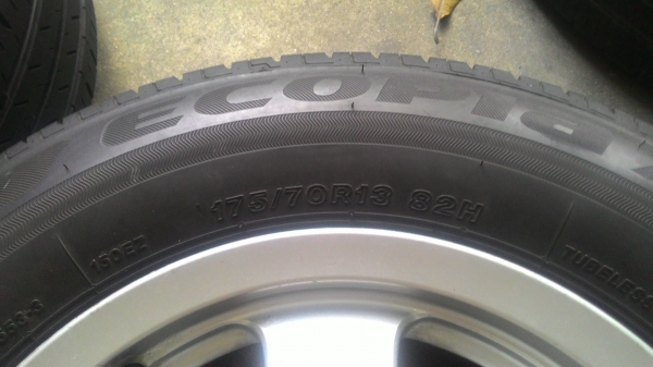 แม๊กขอบ13-4รู-100-114 ยางบริสโตน175/70/13ปี14 คู่3200บาท