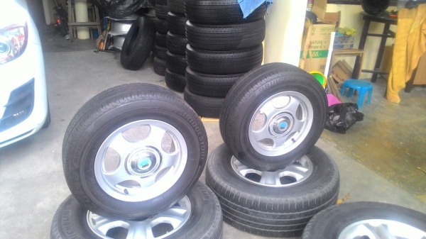 แม๊กขอบ13-4รู-100-114 ยางบริสโตน175/70/13ปี14 คู่3200บาท