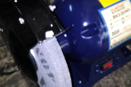 เครื่องเจียร์แกนคู่ CLINTON  ขนาดมอเตอร์ 350 W. ให้พร้อมหินเจียร์ 8 นิ้ว 2ก้อนของใหม่พร้อมใช้งาน