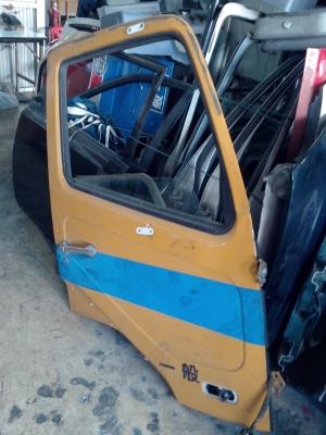 ประตูหน้าขวา fuso 627