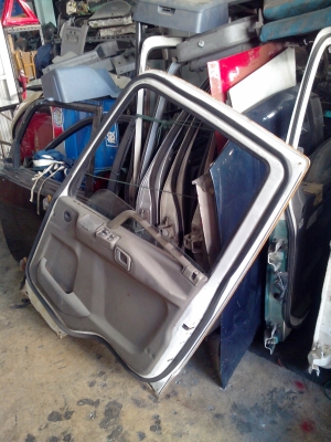 ประตูหน้าขวา fuso 627