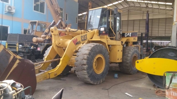 ขายรถตักล้อยาง CAT-950-Fสภาพสวยต่อแขนแล้วภายในเก๋งสวยเหลือเก็บบอดี้แผงข้างตัวรถ