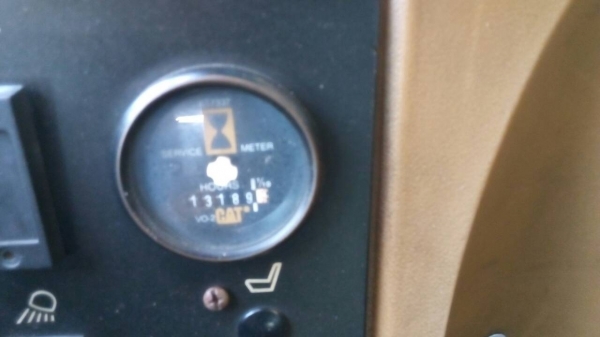 ขายรถตักล้อยาง CAT-950-Fสภาพสวยต่อแขนแล้วภายในเก๋งสวยเหลือเก็บบอดี้แผงข้างตัวรถ