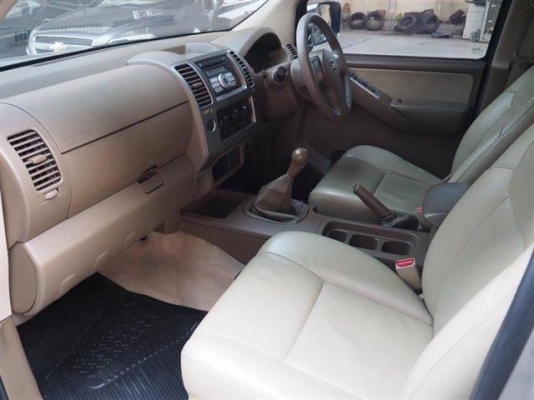 NaVaRa 4ประตู top. เกียร์ธรรมดา สีบรอนซ์เงิน ปี2008. สวยกริ๊ป