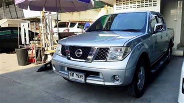 NaVaRa 4ประตู top. เกียร์ธรรมดา สีบรอนซ์เงิน ปี2008. สวยกริ๊ป