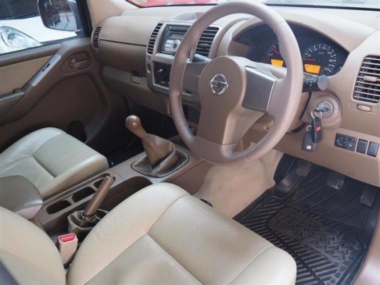 NaVaRa 4ประตู top. เกียร์ธรรมดา สีบรอนซ์เงิน ปี2008. สวยกริ๊ป