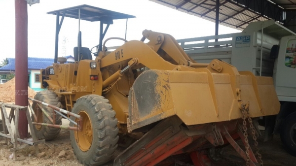 รถตัก CAT รุ่น 910E ขับเคลื่อน 2 เพลา 75 แรงม้า ปีจดทะเบียน 2534