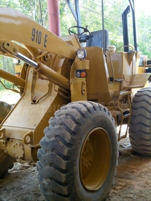 รถตัก CAT รุ่น 910E ขับเคลื่อน 2 เพลา 75 แรงม้า ปีจดทะเบียน 2534