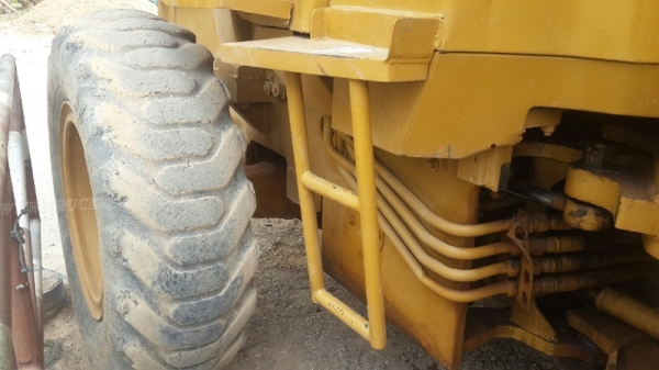 รถตัก CAT รุ่น 910E ขับเคลื่อน 2 เพลา 75 แรงม้า ปีจดทะเบียน 2534