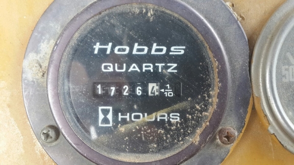 รถตัก CAT รุ่น 910E ขับเคลื่อน 2 เพลา 75 แรงม้า ปีจดทะเบียน 2534