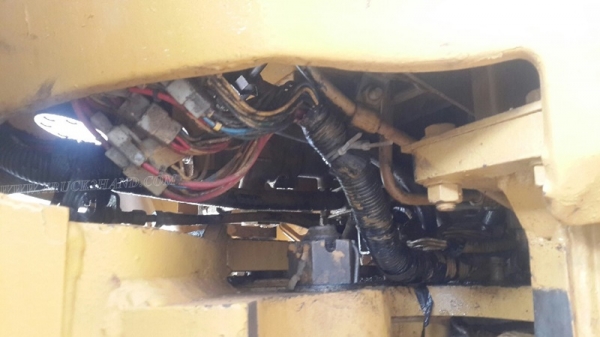 รถตัก CAT รุ่น 910E ขับเคลื่อน 2 เพลา 75 แรงม้า ปีจดทะเบียน 2534