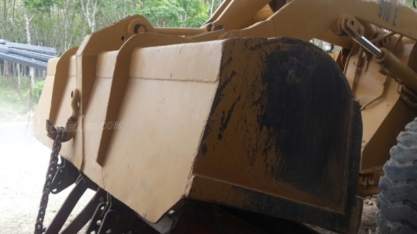 รถตัก CAT รุ่น 910E ขับเคลื่อน 2 เพลา 75 แรงม้า ปีจดทะเบียน 2534