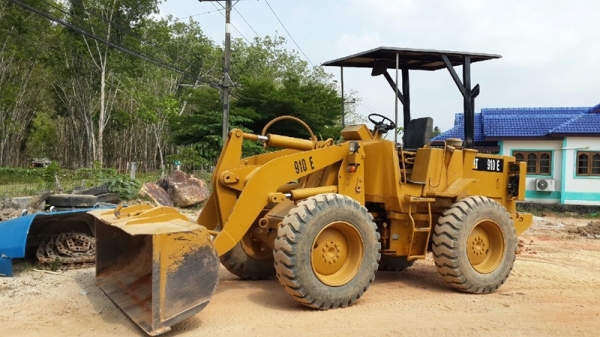 รถตัก CAT รุ่น 910E ขับเคลื่อน 2 เพลา 75 แรงม้า ปีจดทะเบียน 2534