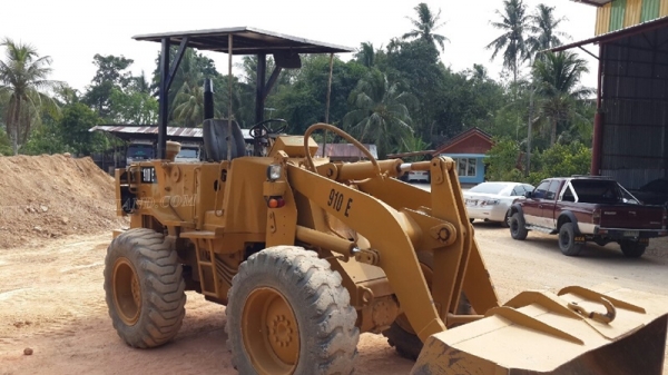 รถตัก CAT รุ่น 910E ขับเคลื่อน 2 เพลา 75 แรงม้า ปีจดทะเบียน 2534