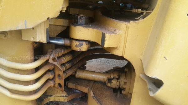 รถตัก CAT รุ่น 910E ขับเคลื่อน 2 เพลา 75 แรงม้า ปีจดทะเบียน 2534