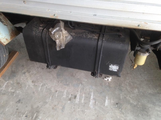 ขายด่วน 4 ล้อ กลาง 88 ปี 40 ตู้แห้ง  เครื่องดี คัสซีสวย หัวเดิมบาง อุปกรณ์คอนโซนภายในครบ ห้วเดิม เสาเดิม  ยางเต็ม 4 เส้น เอกสารพร้อมโอน  ภาษีเต็ม 59  ขายแบบด่วนๆ ราคาตัด 193000 สนใจ 0930693225