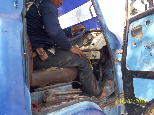 ขาย   230000 บาท 6ล้อดั้ม HINO KM310   Fหลัง มี สโลว์กลาง  ทะเบียนพร้อมโอน