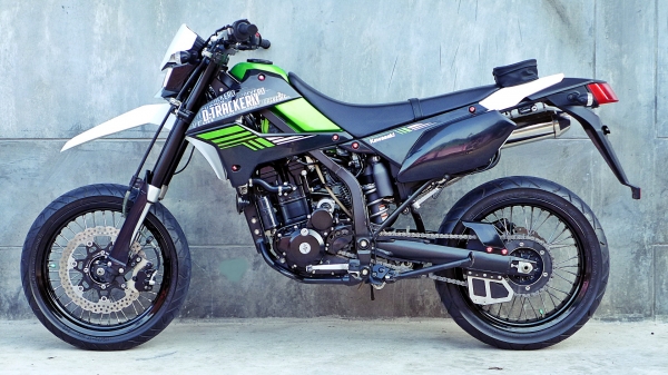 ขาย D-Tracker250 โฉมปี 2014 สีเขียวครับ