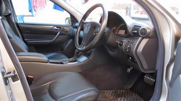 BENZ C200 KOMPRESSOR AMG PACKAGE ปี 2004 เกียร์ออโต้ BENZ C200 KOMPRESSOR AMG PACKAGE ปี 2004 เกียร์ออโต้