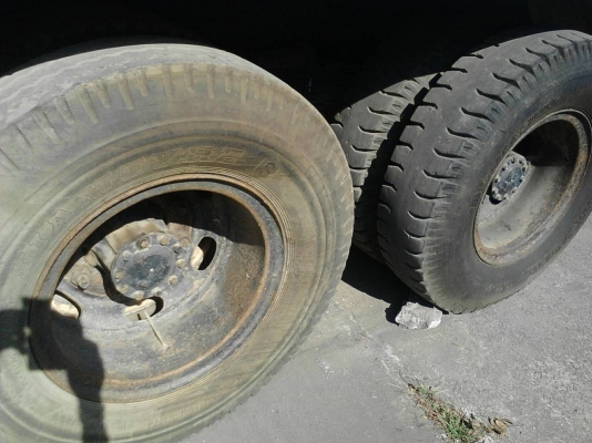 รถฮีโน่ 10 ล้อดั้ม FM227 เปลื่ยนเครื่อง 260 แรงม้า. ปี 33.   สนใจติดต่อ  081 - 6079515