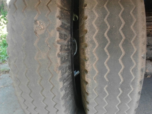 รถฮีโน่ 10 ล้อดั้ม FM227 เปลื่ยนเครื่อง 260 แรงม้า. ปี 33.   สนใจติดต่อ  081 - 6079515