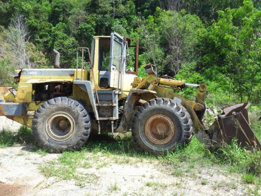 รถตัก KOMATSU  WA - 380 - 3.    สนใจติดต่อ  081 - 6079515
