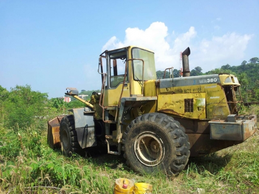รถตัก KOMATSU  WA - 380 - 3.    สนใจติดต่อ  081 - 6079515