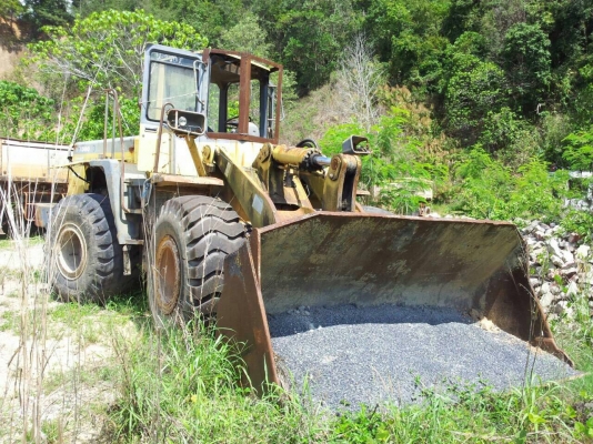 รถตัก KOMATSU  WA - 380 - 3.    สนใจติดต่อ  081 - 6079515