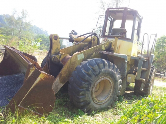 รถตัก KOMATSU  WA - 380 - 3.    สนใจติดต่อ  081 - 6079515