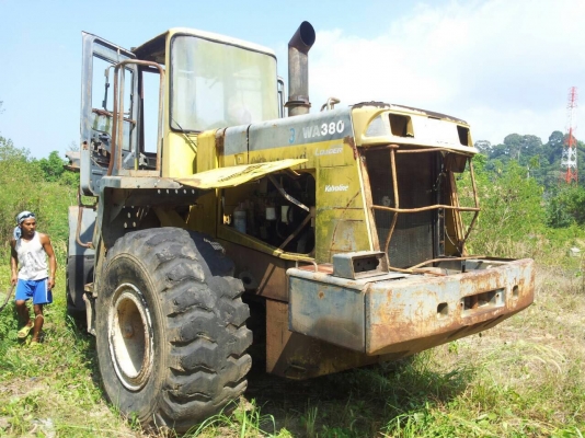 รถตัก KOMATSU  WA - 380 - 3.    สนใจติดต่อ  081 - 6079515