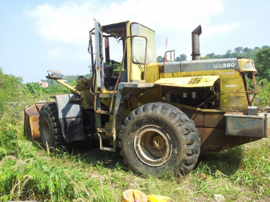 รถตัก KOMATSU  WA - 380 - 3.    สนใจติดต่อ  081 - 6079515