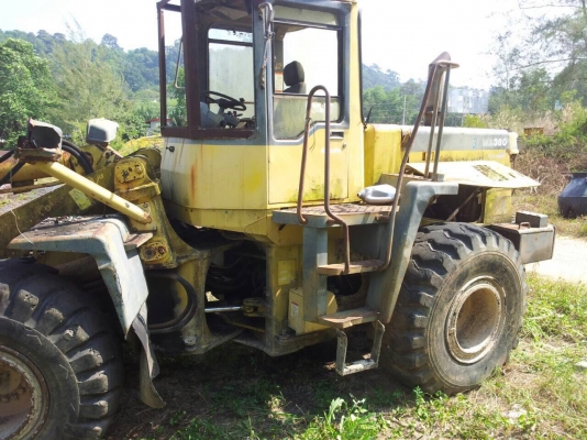รถตัก KOMATSU  WA - 380 - 3.    สนใจติดต่อ  081 - 6079515