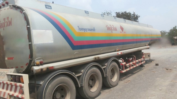 ขาย หางถังน้ำมัน  3 เพลา แท้. ปี 50.  ( 40,000 ลิตร. )    ติดต่อ  081 - 6079515