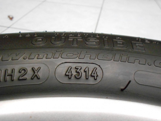 ล้อแม็ก New City ขอบ 15 พร้อมยาง Michelin 175/65/15 ผลิตปลายปี 2014 /เทิร์นได้ ใส่ฟรีค่ะ
