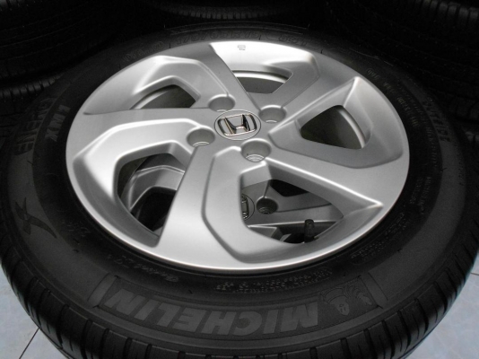 ล้อแม็ก New City ขอบ 15 พร้อมยาง Michelin 175/65/15 ผลิตปลายปี 2014 /เทิร์นได้ ใส่ฟรีค่ะ