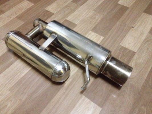 ขายท่อHKSแท้ jasma051 สภาพok ขนาดใส้2.2นิ้ว มีพักแยก ใส่ใด้ทั้งเกียรธรรมดาและเกียรโอโต้ พักกลางยาว13นิ้ว ปลายปากยาว4นิ้ว ปากปลายท่อกว้าง3.6นิ้ว พักแยกยาว12นิ้ว ราคา2300บาท โทร0924462525โส กทม