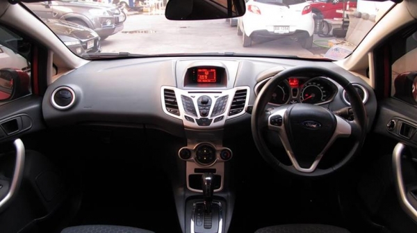 ForD FiesTa 1.6S รุ่นท็อป สีแดง ปี2011 ForD FiesTa 1.6S รุ่นท็อป สีแดง ปี2011