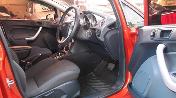 ForD FiesTa 1.6S รุ่นท็อป สีแดง ปี2011 ForD FiesTa 1.6S รุ่นท็อป สีแดง ปี2011