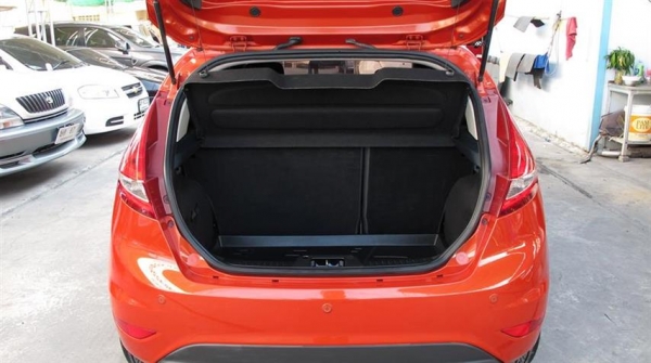 ForD FiesTa 1.6S รุ่นท็อป สีแดง ปี2011 ForD FiesTa 1.6S รุ่นท็อป สีแดง ปี2011