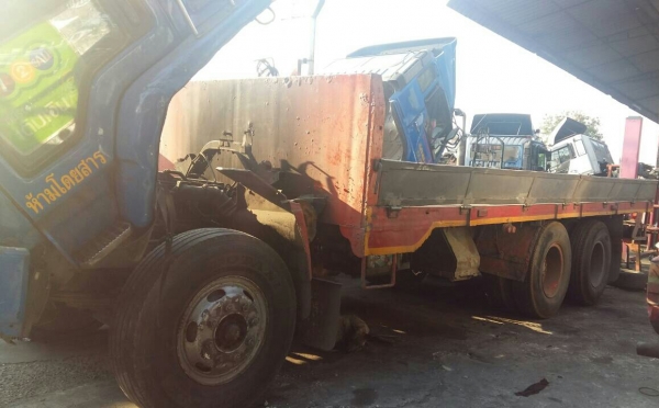 สิบล้อ อีซูซุ แคชชีหัวยาว วางหัวร็อค 195เพาเดียว ยางเรเดี้ยล พื้นเรียบยาว 6.50ม สภาพดีสวยพร้อมใช้ เล่มทะเบียน เอกสารชุดโอนพร้อม ราคา355,000บ ต่อรองได้