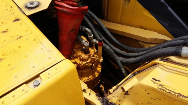 รถขุด Komatsu 160-8 ชั่วโมงงาน9000 รถขุด Komatsu 160-8 ชั่วโมงงาน9000