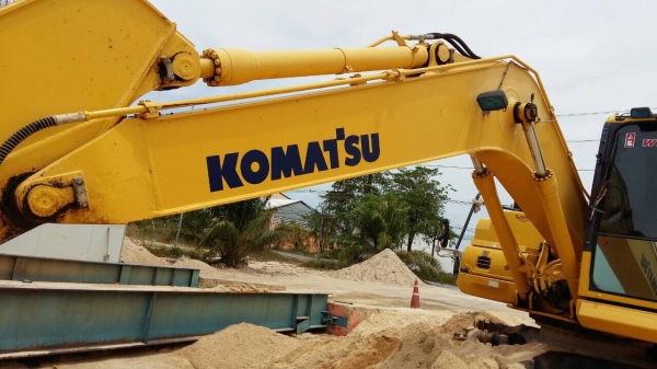 รถขุด Komatsu 160-8 ชั่วโมงงาน9000 รถขุด Komatsu 160-8 ชั่วโมงงาน9000