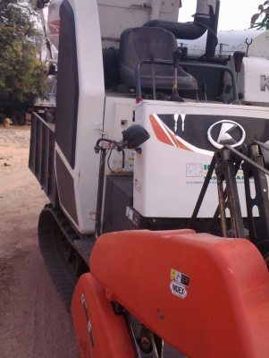 ขายรถเกี่ยวข้าว dc 70 ขายรถเกี่ยวข้าว dc 70