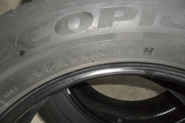 ยาง บริสโตน 235/60R17ปี13 สวยๆ 4 เส้น ราคา 3500 บาท