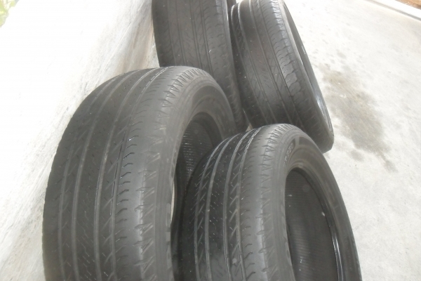 ยาง บริสโตน 235/60R17ปี13 สวยๆ 4 เส้น ราคา 3500 บาท