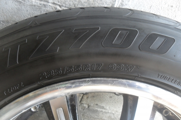 ล้อแม็ก17นิ้ว6รู พร้อมยาง สวยๆ 4 ล้อ ราคา 7900 บาท