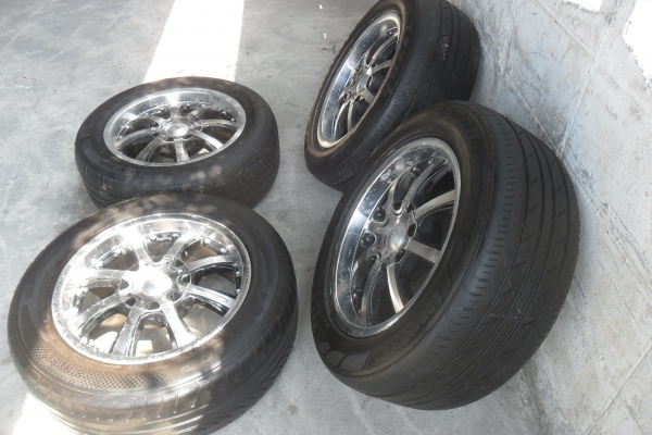 ล้อแม็ก17นิ้ว6รู พร้อมยาง สวยๆ 4 ล้อ ราคา 7900 บาท