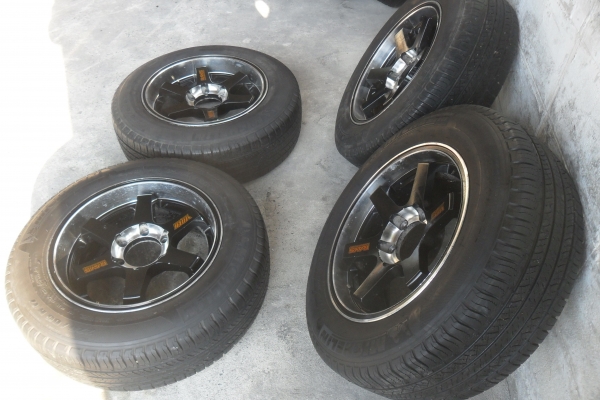 ล้อแม็ก17นิ้ว6รุ พร้อมยาง สวยๆ 4 ล้อ ราคา 8900 บาท ล้อแม็ก17นิ้ว6รุ พร้อมยาง สวยๆ 4 ล้อ ราคา 8900 บาท